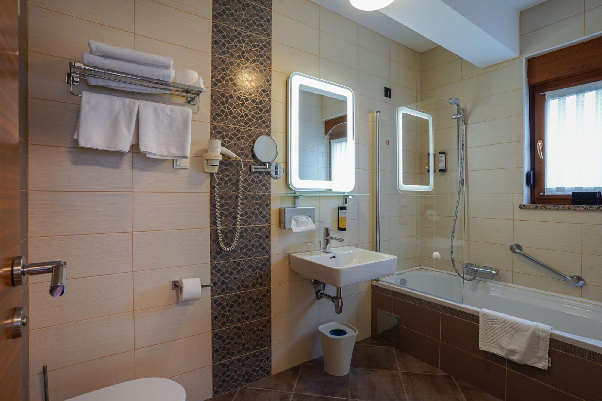 Hotel Degenija Seliste Dreznicko Ngoại thất bức ảnh