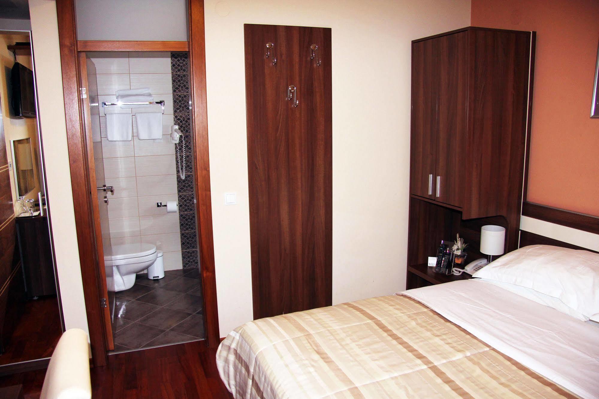Hotel Degenija Seliste Dreznicko Ngoại thất bức ảnh